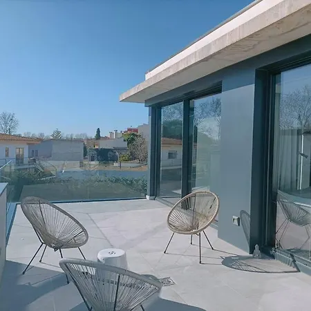 Chic Sur La Costa Brava
