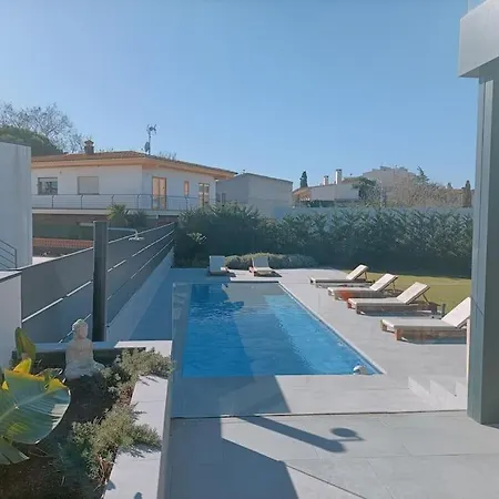 Chic Sur La Costa Brava