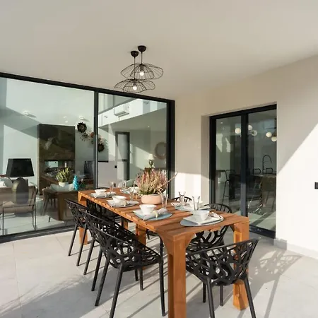 Chic Sur La Costa Brava